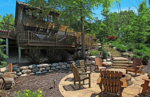 Secluded cabin on 10 acres - hot tub & game room! - Foto 1