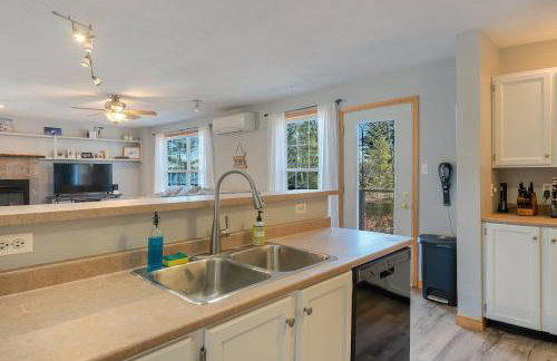 Lakefront Home with Private Beach Access & Hot Tub - Foto 12