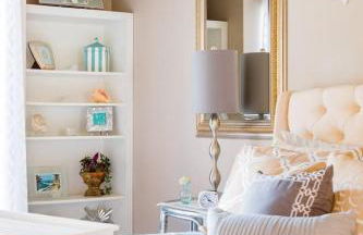 Glamorous Regal Design Home with Private Patio and Garage - Foto 32