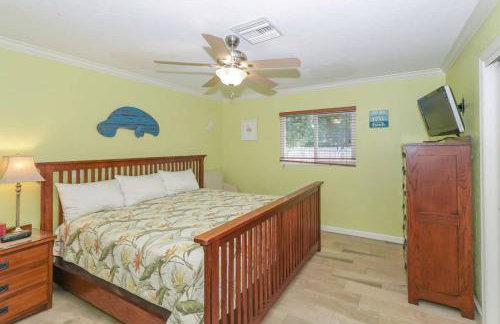 Heated Pool Home - Perfect Location - Walk to Beach, Restaurants and More! - Foto 17