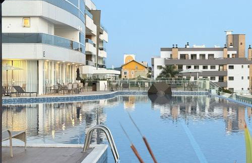 Piscinas de borda infinita e piscina interna aquecida com vistas deslumbrantes para o mar dos Ingleses, a 50 metros de altura - Foto 9