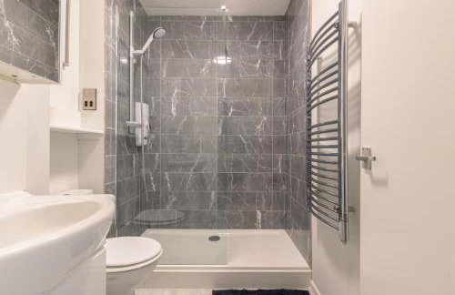 Racecourse Revelation! Free parking - Photo 23