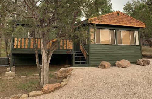 Twin Pines Casita - Big Yard, View, Porch, Hot Tub, & Charm - Foto 8