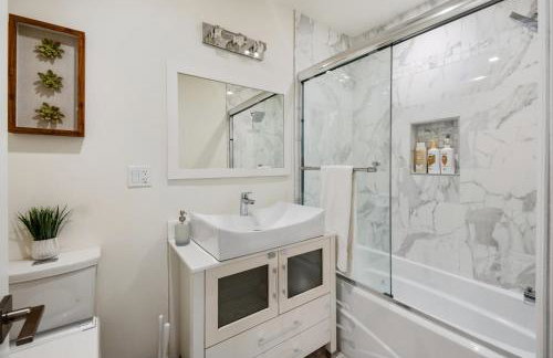 Charming Encino Retreat with Pool - Foto 26