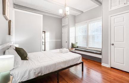 Homey Lodge - Cozy home / Walk to Revolution Mill / Near Downtown / Perfect for groups and family / Free parking - Foto 26