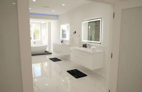 Sleek 7BR Exquisite Estate Resort Pool, Sauna, Spa 6500 SQF - Foto 68