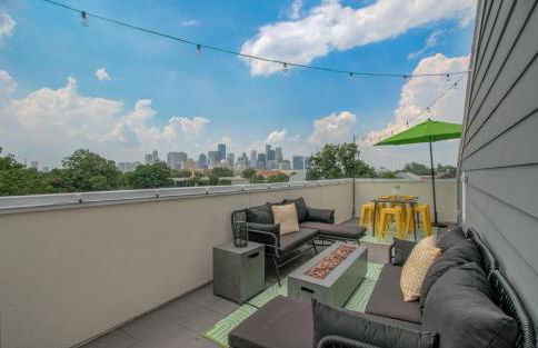 3bd-Rooftop Movie Theater-BBQ-Retro Music Theme-Downtown 8mins - Photo 21