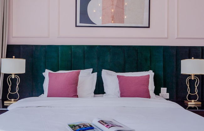 Aya - Awe-inspiring 2BR in City Walk with Balcony - Photo 9