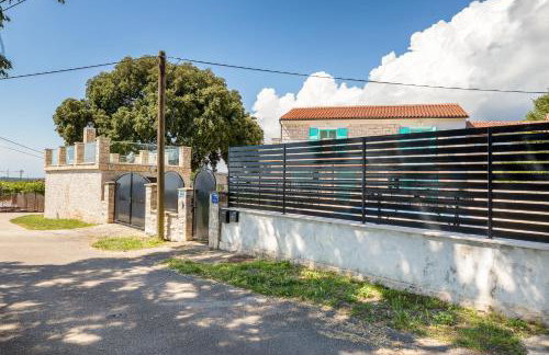 Lovely House Kristina with a pool - Photo 16