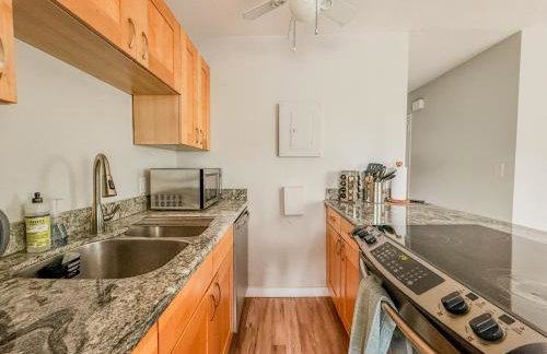 3-Min Walk to Convention Ctr - 2BR Skyline View - Foto 12