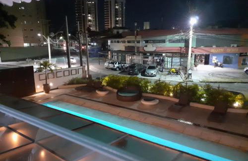 FLAT ENCANTADOR A UM PASSO DA PRAIA - Foto 2