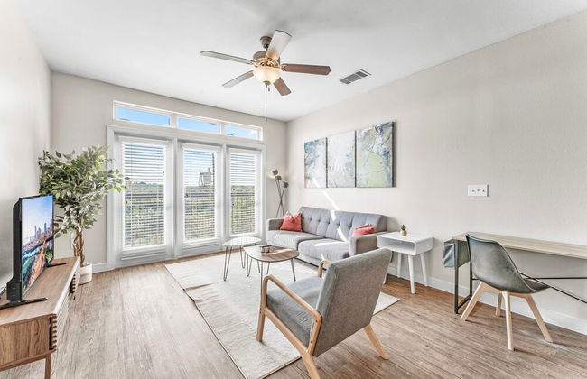 Airy Soco 2BR King Suite w Gympickleballlaundry - Foto 13