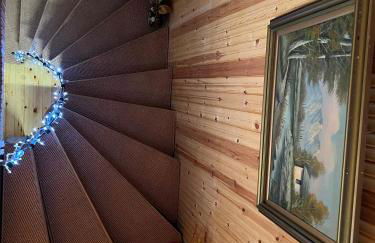 Traditional Wooden Apartment - Photo 19