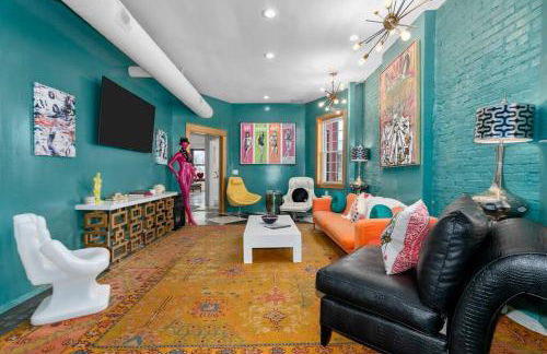 3 Bedroom Penthouse Downtown Close to Everything - Photo 1