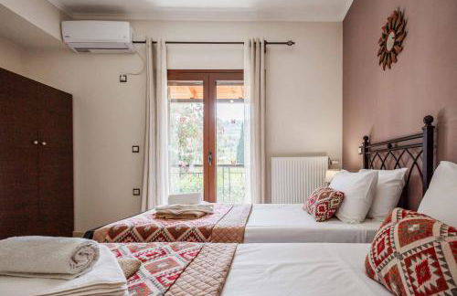 Maggie Alonia - Photo 33