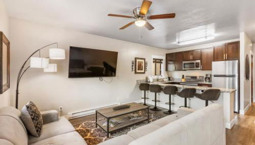 The Yellowstone Hideaway Unit A Cozy 1-Bedroom Yellowstone Hideaway, 1 Minute from Yellowstone Park! - Foto 2, stove, pet friendly, minibar