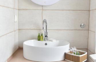 KyMa Studios and Suites - Photo 9