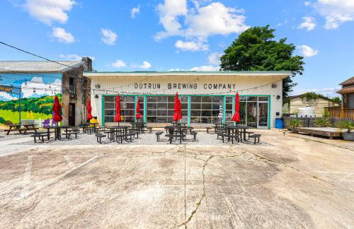 Opulent Loft on Main St -Walk to Stone Mtn Park! - Foto 23