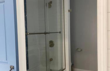 Lakefront Gem Cozy Stay w Dock Sunset Views - Foto 14