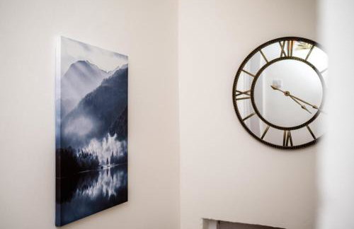 Modern 3 bedroom House - Parking - Sleeps 6 - Foto 8