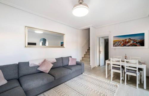 Luxury Villa - Large Private Pool - Cabo Roig Strip - Foto 8