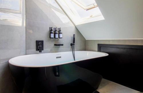 Luxury 4-Bedroom High-End Home, Includes Jacuzzi and Pool Table - Foto 76