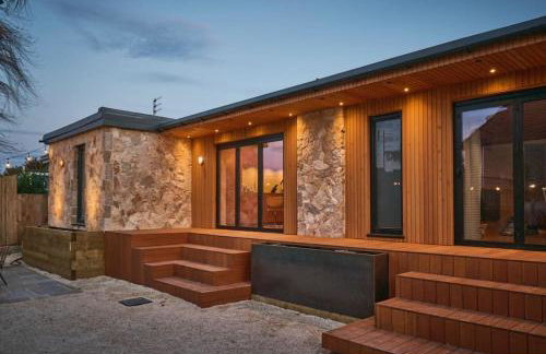 Cromer Luxury Palm Springs Bungalow with Pool Room - Photo 3