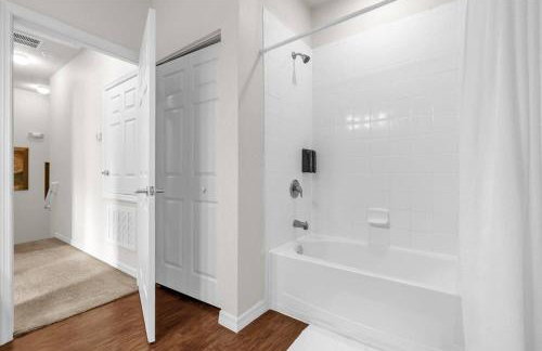 3 BD 2 BA Lucaya Village 13-102 - Foto 19