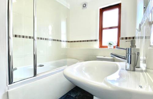 100 Thornhill Drive, Elgin - Photo 13