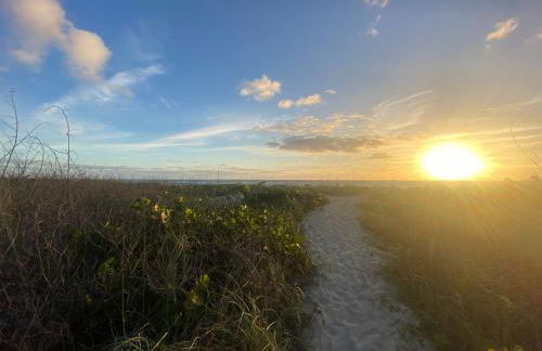 Wake Up to Waves - Oceanfront Condo - 2 BD-2BA - Foto 30