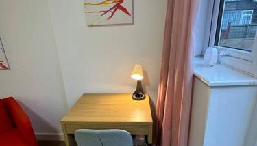 Garden Apartment with free Parking and EV - Foto 5