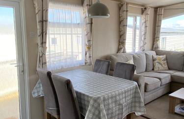 Stunning Caravan on Swanage Bay View Holiday Park - Foto 7