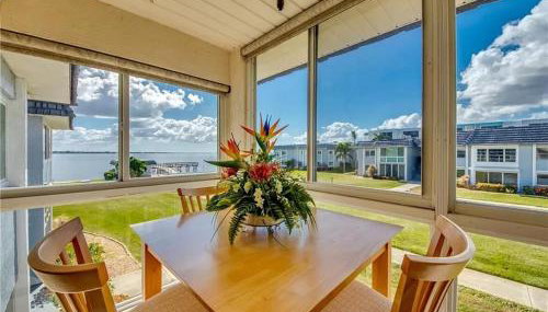 Gorgeous 2 Bedroom Waterfront Condo - Foto 2