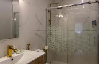 Family-Friendly Villa with Private Pool & Rooftop Oasis - Foto 34