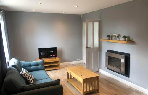 Well presented 3 Bed House- 9 Guests - Great for Leisure stays or Contractors -NG8 postcode - Foto 7