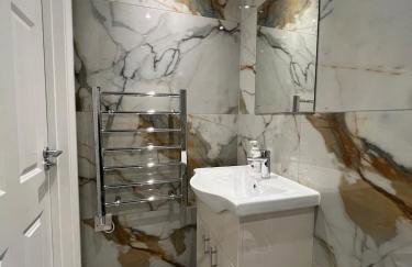 Charming Apartment in West Ealing, 12 Mins to Central London by Train, Free Parking, 8-Min Walk to Station - Foto 25