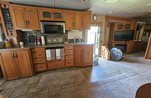 Majestic Quick Stop RV on Farm - Photo 7