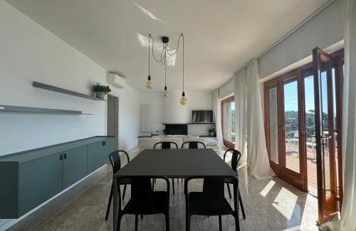 Modern and Elegant apartment with a spacious sea view terrace overlooking Palmaria Island Bright designer interiors Fully equipped Up to 6 guests Private parking Aircon All the comforts for a perfect stay - Foto 40