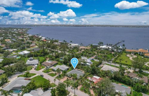 Serene Pool & Spa Home near Beaches & Downtown - Foto 10