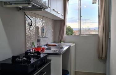 Kitnet310 centro, linda vista janela,tv smart, ar - Foto 8