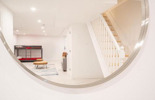 Stylish 2BD Brooklyn Retreat with Backyard & Basement - Foto 27