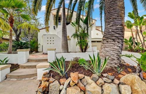 Spacious Luxury home in Gated Community with Resort Pool & Scenic Views - Photo 59