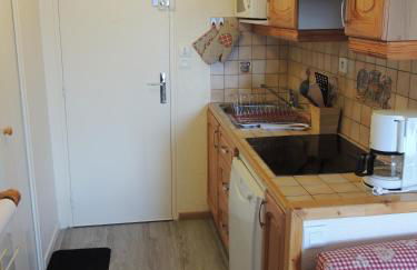 F2 Le Corbier aux pieds des pistes, commerces et esf - Photo 3