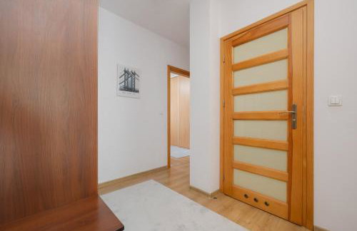 Apartament na Parterze z Parkingiem i Biurkiem do Pracy Zdalnej w Piasecznie by Noclegi Renters - Foto 17