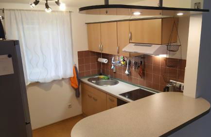 Gästehaus mit 3 separaten Schlafbereichen, Terrasse und Carport - Foto 7