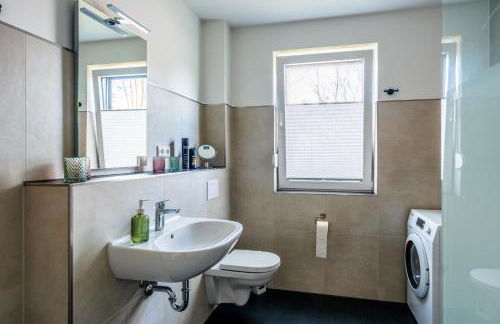 Hangar 19 Superior Apartment mit Terrasse und Garten H1W2 - Foto 19