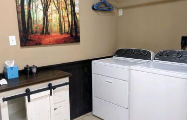 Cozy Barn with Pool Access & Near Lake Conroe - Foto 20