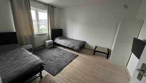 Ganze Wohnung mit großem Parkplatz-Nähe A3 - Foto 5