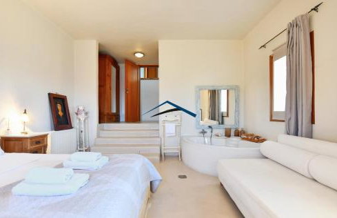 The Charming Waterfront Retreat, with a swimming pool & direct access to the sea, ideal for large families, or a group of friends - Foto 33