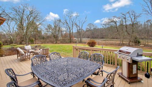 Gorgeous Creek Side Ranch-Style Estate With Dock - Foto 2